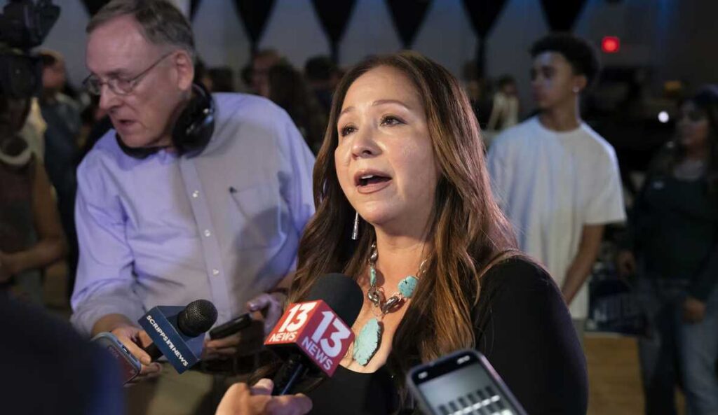 Mike Johnson refuses to seat a Democrat, shamelessly stalling efforts to release Epstein bid