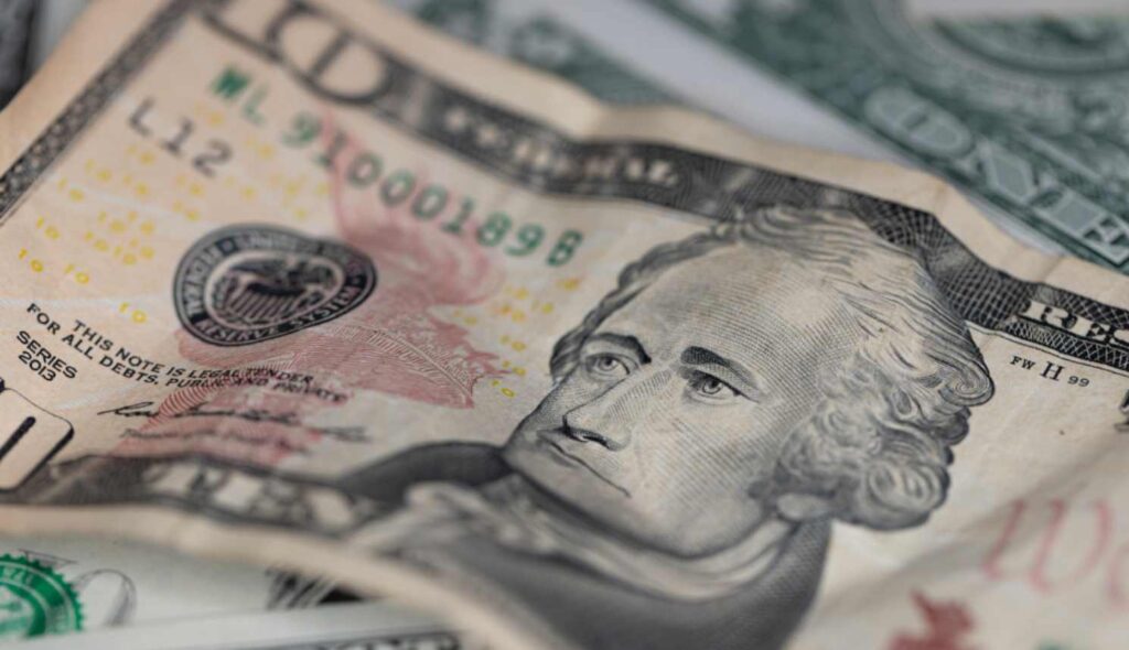 “The reset has begun,” Top Economist warns as global banks move away from dollars to gold