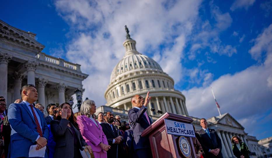 EXCLUSIVE: Congressional ballot reveals Democrats with a 10-point lead over Republicans heading into midterms