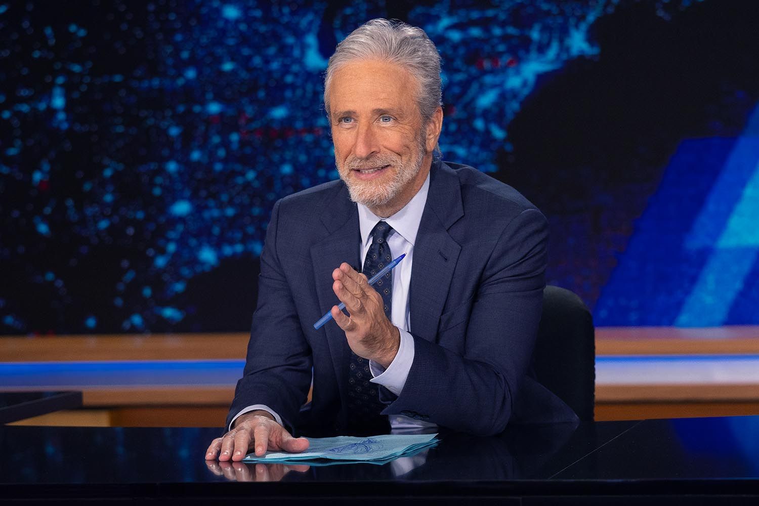 “How the f**k is this guy our president?”: Jon Stewart left completely stunned after another bizarre and rambling Donald Trump moment