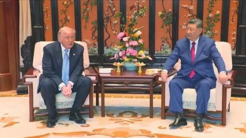 “He looks absolutely tiny”: Donald Trump appears visibly smaller than Xi Jinping after staff removes his booster pillow mid-meeting — and viewers cannot stop zooming in on the awkward footage “He looks absolutely tiny”: Donald Trump appears visibly smaller than Xi Jinping after staff removes his booster pillow mid-meeting — and viewers cannot stop zooming in on the awkward footage