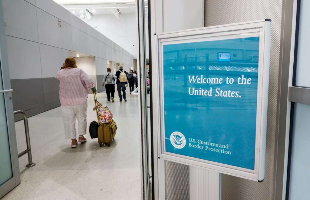 Donald Trump says U.S. visas can now be denied to "Fat People" under new health screening guidance Donald Trump says U.S. visas can now be denied to “Fat People” under new health screening guidance