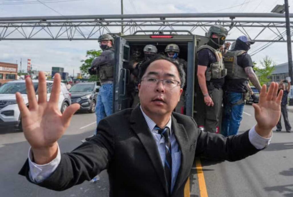 U.S. senator says ICE pepper-sprayed him outside immigration detention center: “It’s still burning”